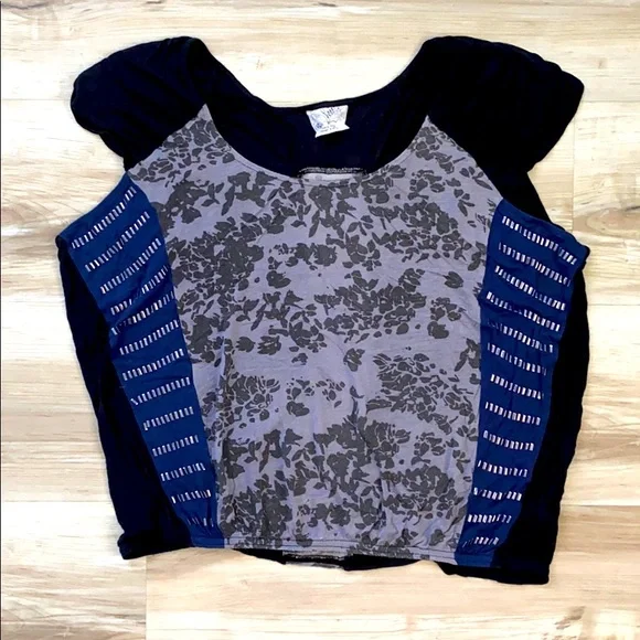 ❤️ Free People Top with Bead Detail - Picture 2 of 8